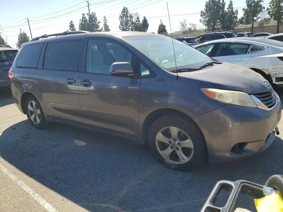 2012 TOYOTA SIENNA LE 8-PASSENGER  