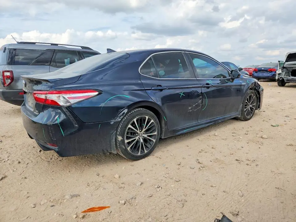 2020 TOYOTA CAMRY SE  