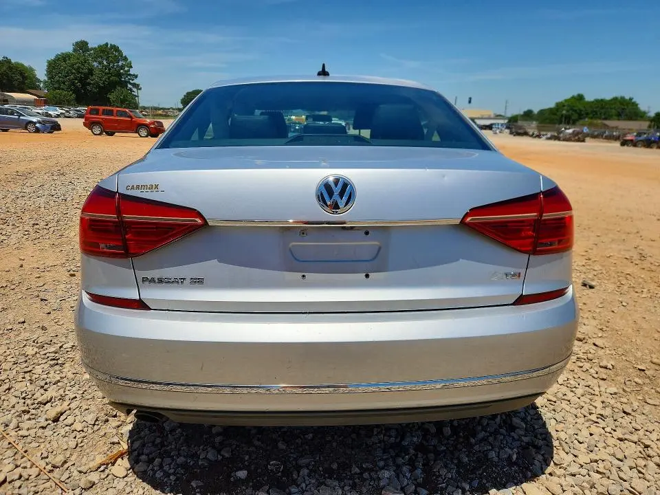 2016 VOLKSWAGEN PASSAT SE  