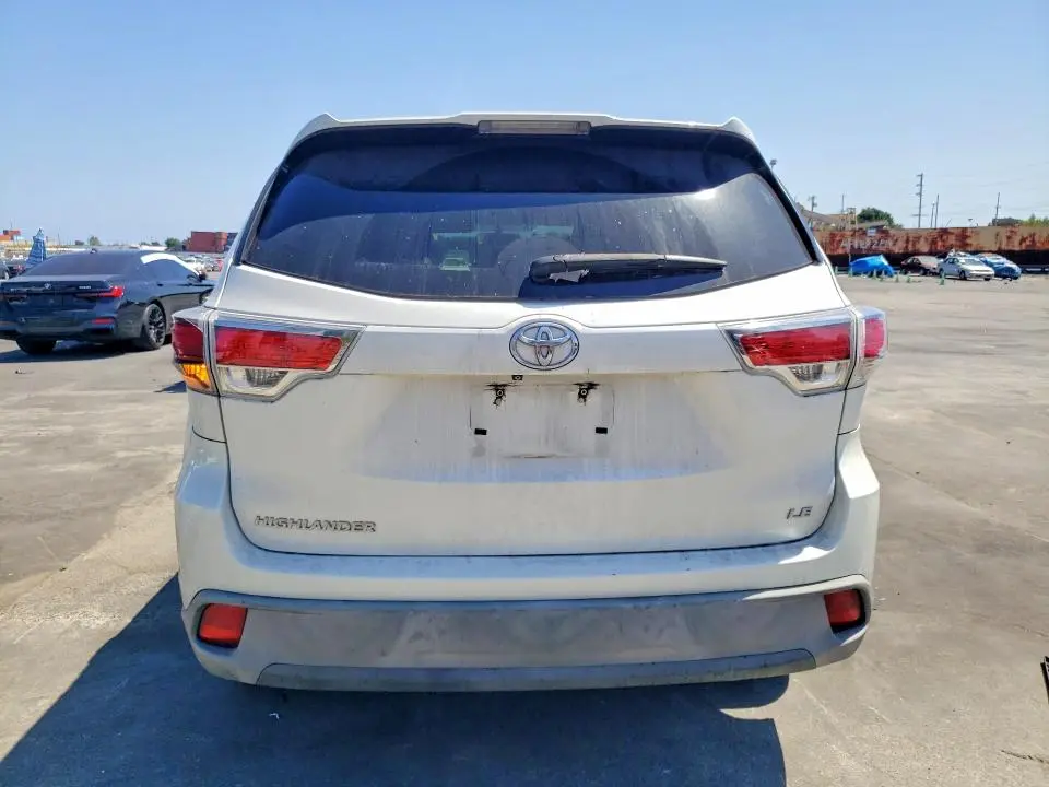 2015 TOYOTA HIGHLANDER LE  