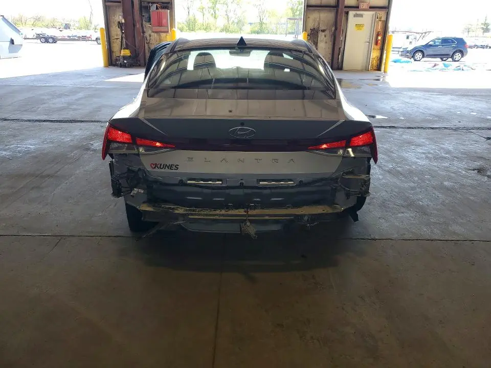 2021 HYUNDAI ELANTRA SE  