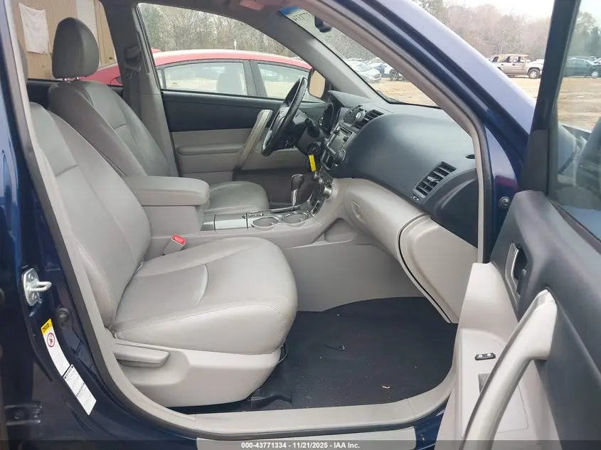 2013 TOYOTA HIGHLANDER SE V6