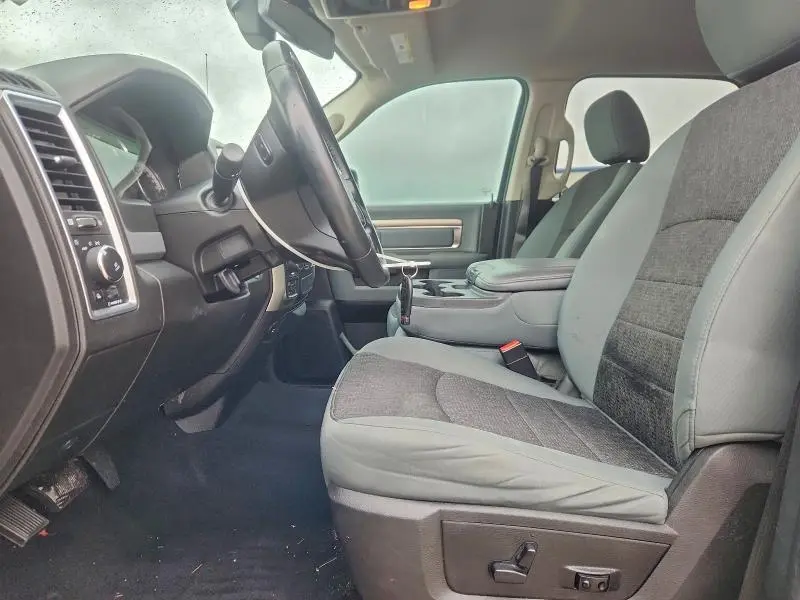 2019 RAM 1500 CLASSIC SLT  