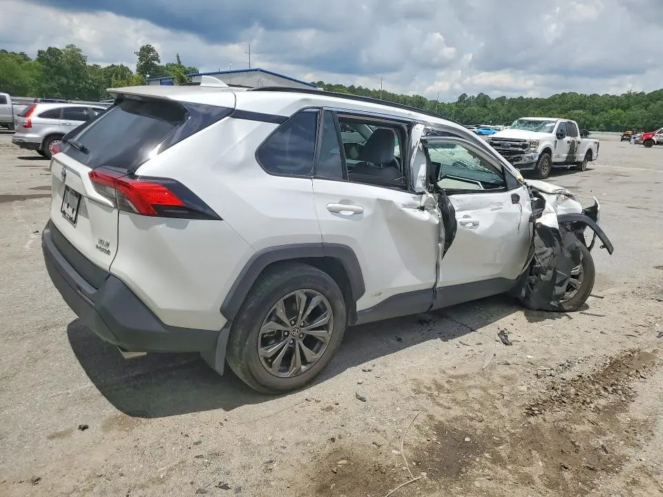 2024 TOYOTA RAV4 XLE PREMIUM  
