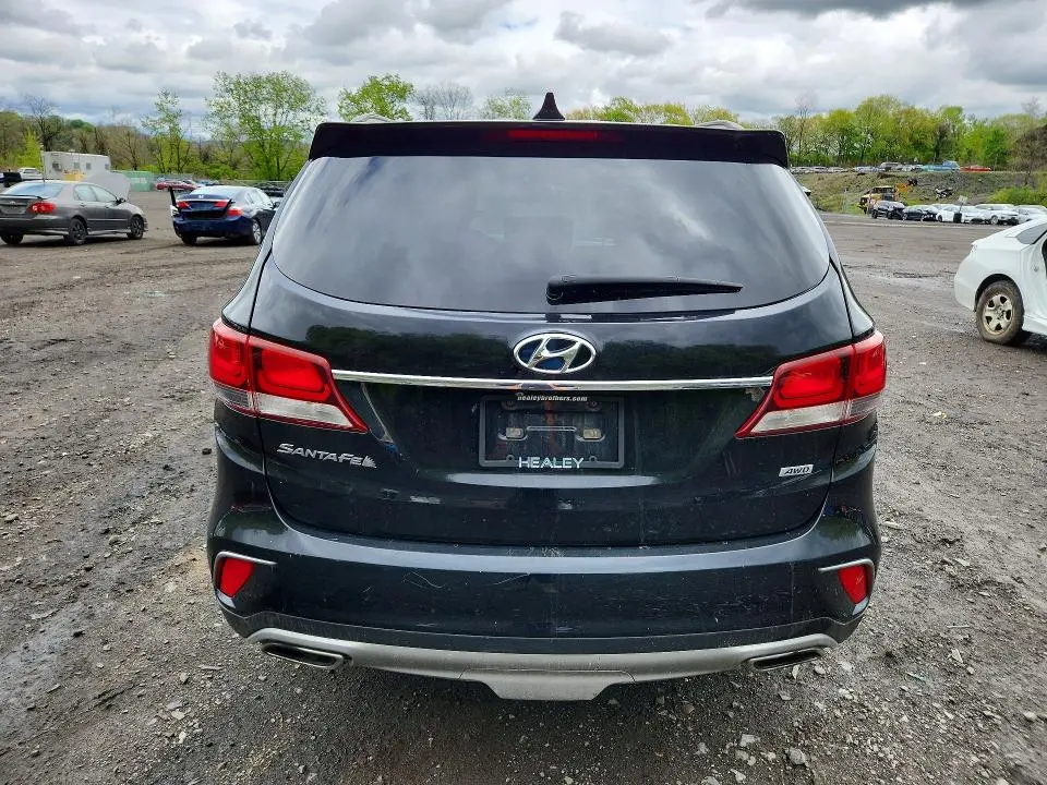 2018 HYUNDAI SANTA FE SE  