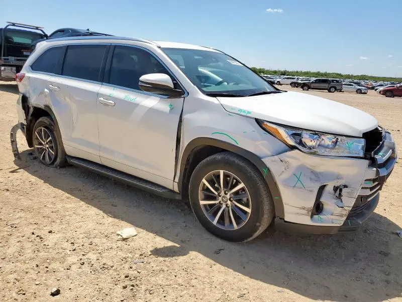 2018 TOYOTA HIGHLANDER SE  