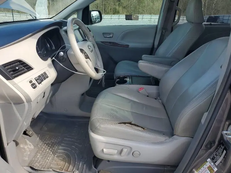 2013 TOYOTA SIENNA XLE 8-PASSENGER  