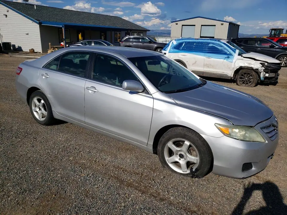 2011 TOYOTA CAMRY LE  