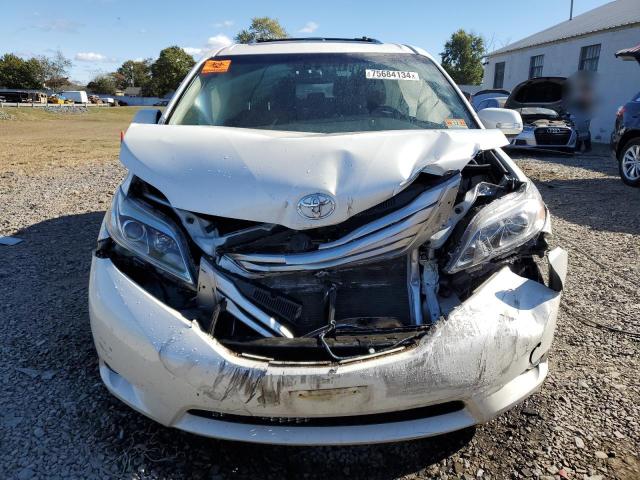 2017 TOYOTA SIENNA XLE