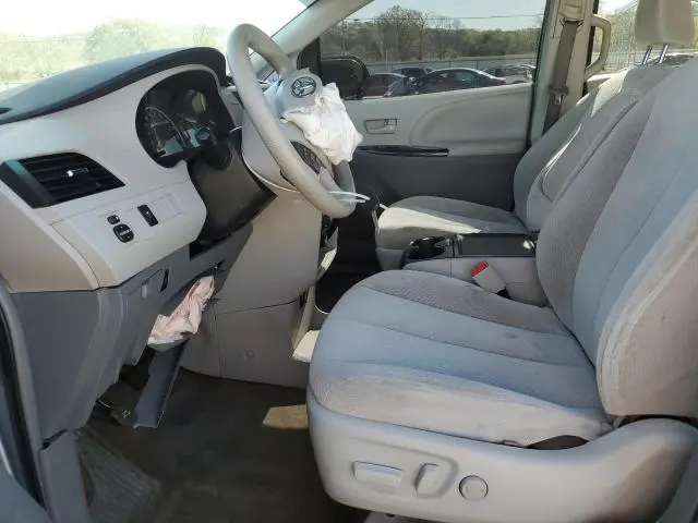 2013 TOYOTA SIENNA LE  