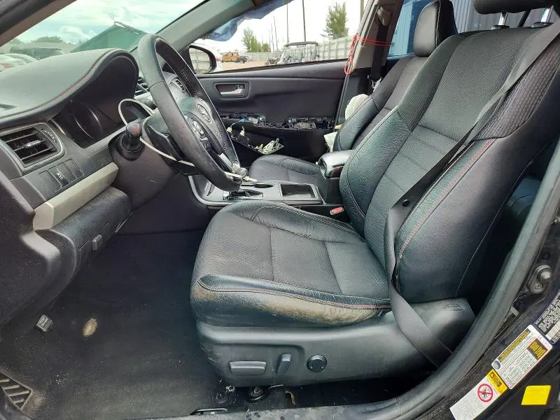 2016 TOYOTA CAMRY SE  