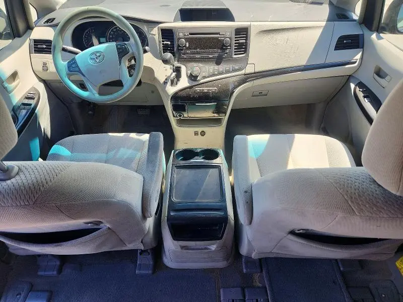 2013 TOYOTA SIENNA LE  