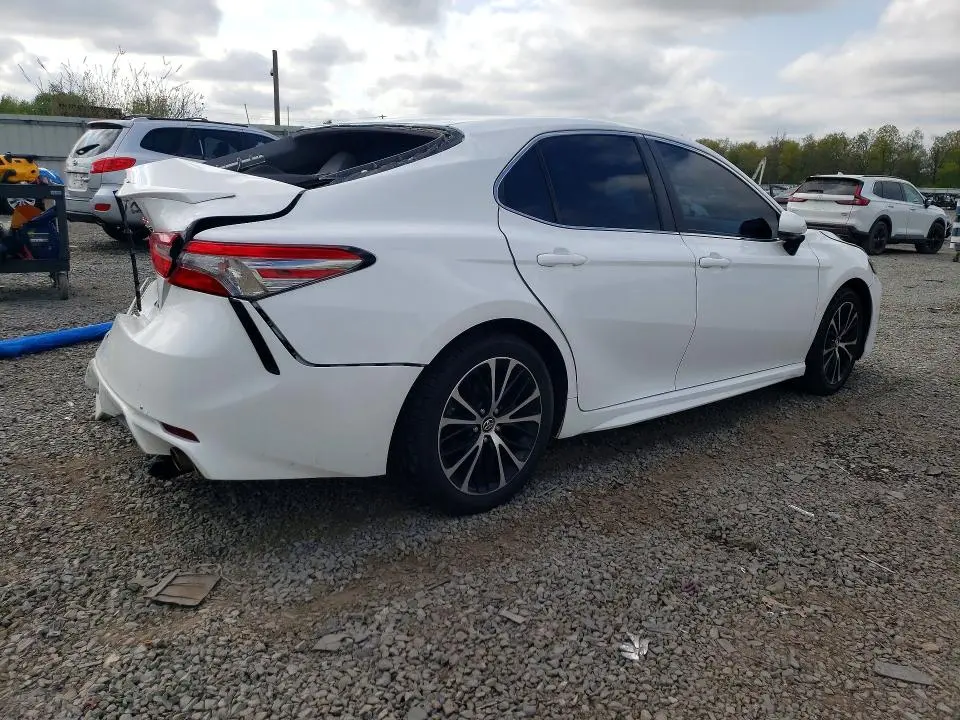 2018 TOYOTA CAMRY SE  