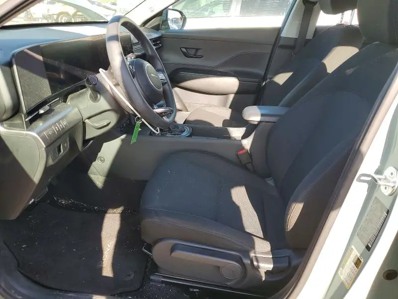 2024 HYUNDAI KONA SE  