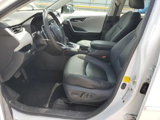 2020 TOYOTA RAV4 XLE  