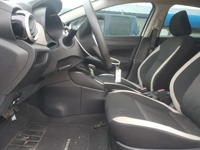 2021 NISSAN VERSA SV  