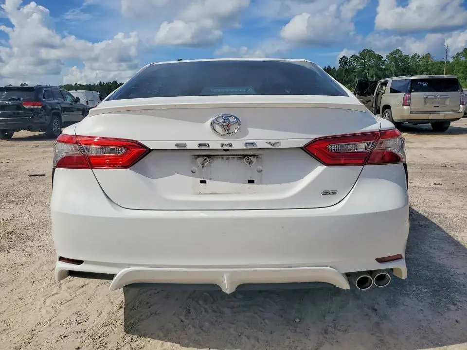 2018 TOYOTA CAMRY SE  