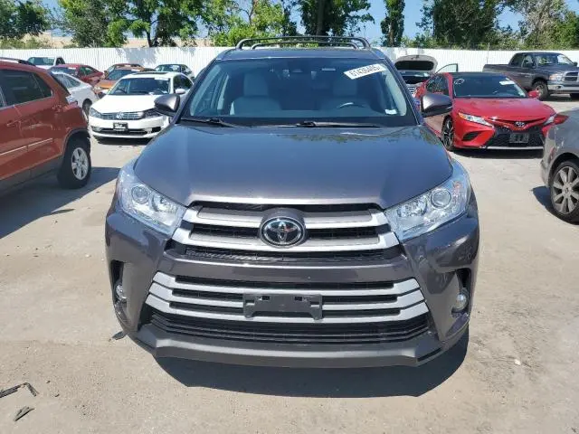 2019 TOYOTA HIGHLANDER SE  