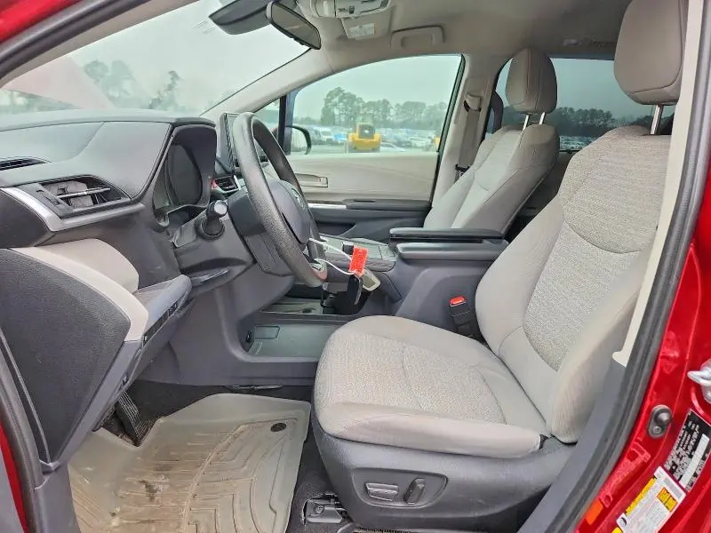 2022 TOYOTA SIENNA LE 8-PASSENGER  