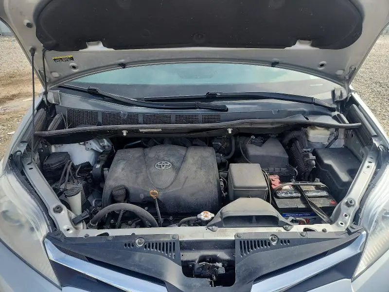 2020 TOYOTA SIENNA LE  