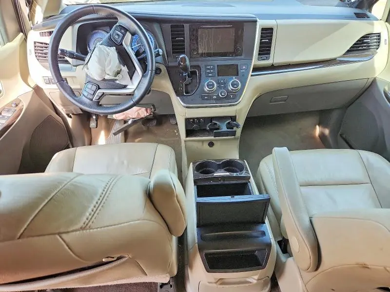 2017 TOYOTA SIENNA XLE  