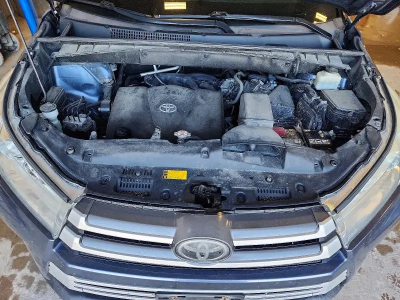 2018 TOYOTA HIGHLANDER LE  