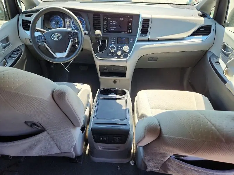 2019 TOYOTA SIENNA LE  