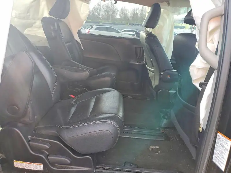 2016 TOYOTA SIENNA SE 8-PASSENGER  