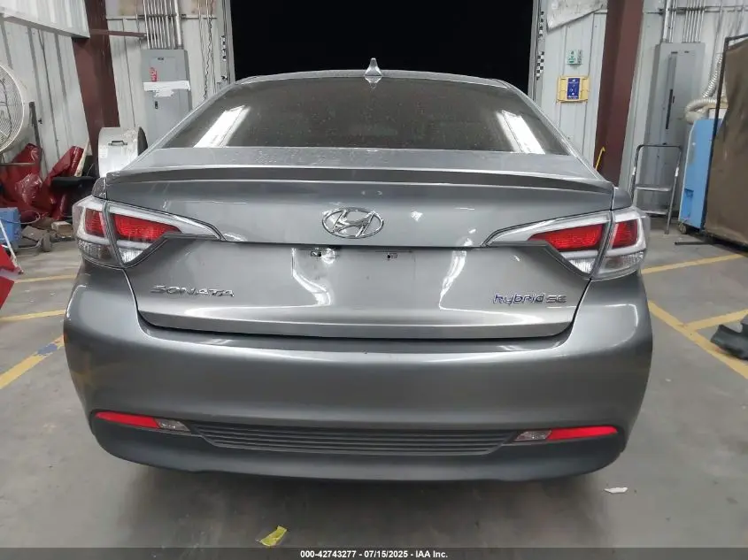 2017 HYUNDAI SONATA HYBRID SE