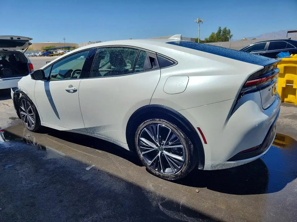 2025 TOYOTA PRIUS XLE  