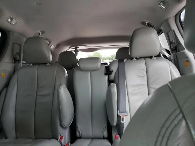 2012 TOYOTA SIENNA LE  