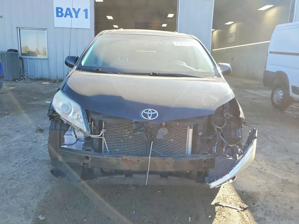 2012 TOYOTA SIENNA LE 8-PASSENGER  