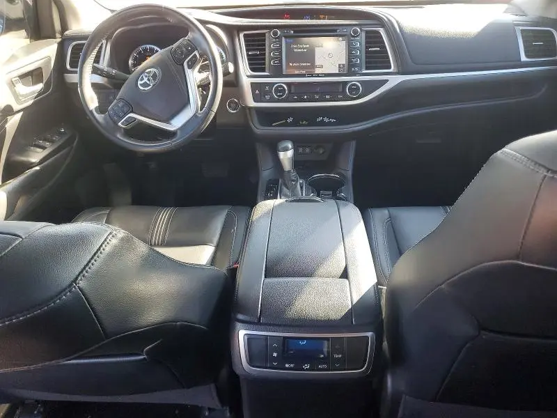 2018 TOYOTA HIGHLANDER SE  