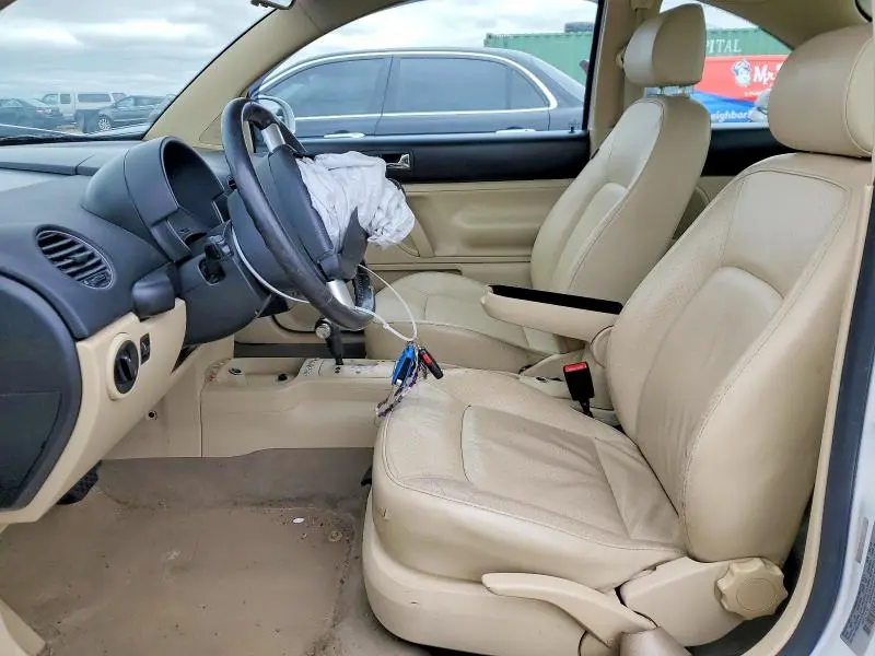 2010 VOLKSWAGEN NEW BEETLE 2.5L LEATHER  