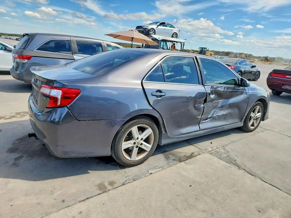 2013 TOYOTA CAMRY SE  