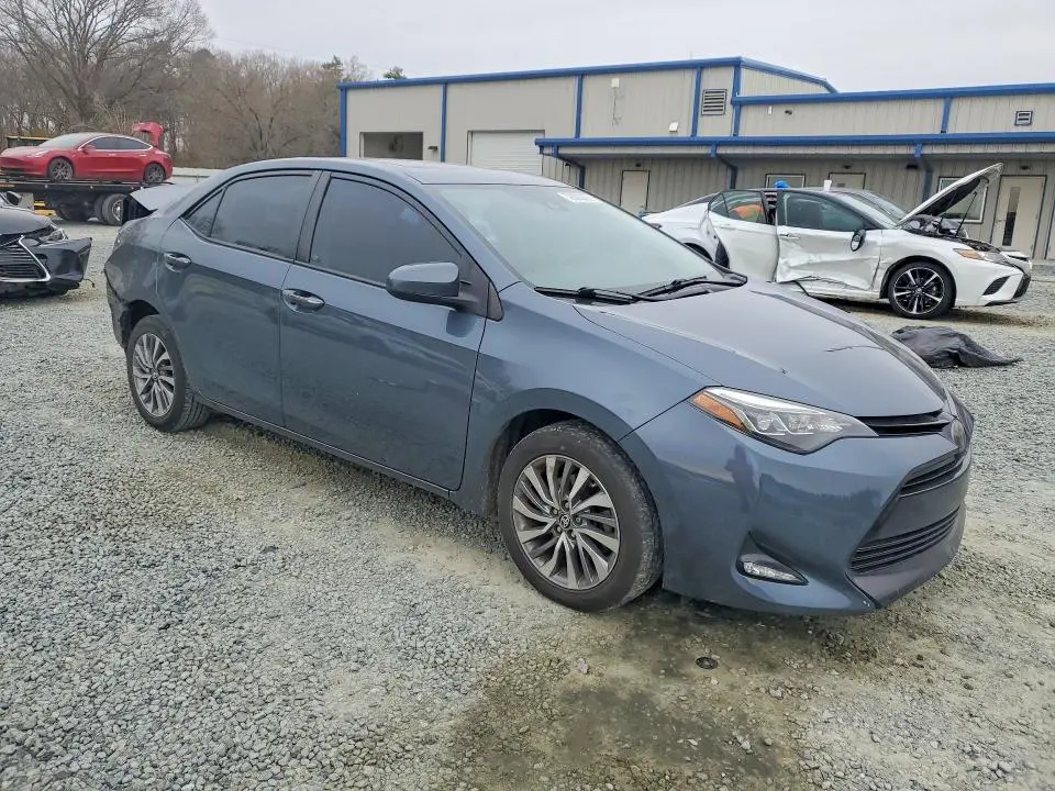 2017 TOYOTA COROLLA XLE  