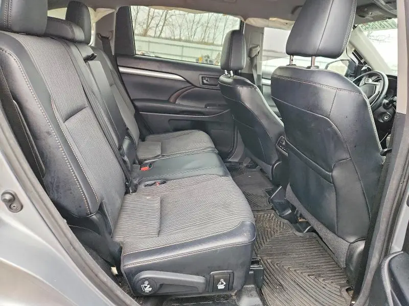2015 TOYOTA HIGHLANDER LE  