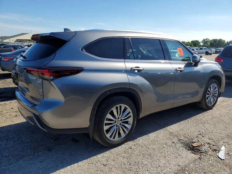 2025 TOYOTA HIGHLANDER PLATINUM  