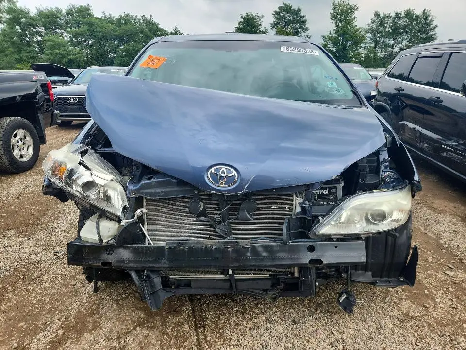 2013 TOYOTA SIENNA LIMITED 7-PASSENGER  