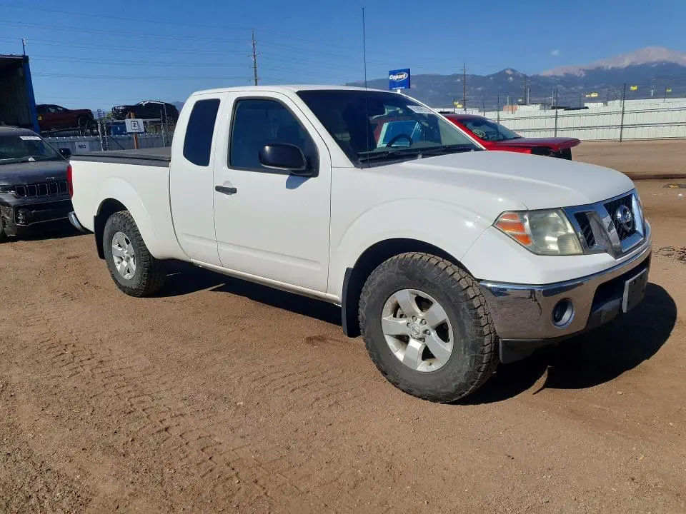 2011 NISSAN FRONTIER SV V6  