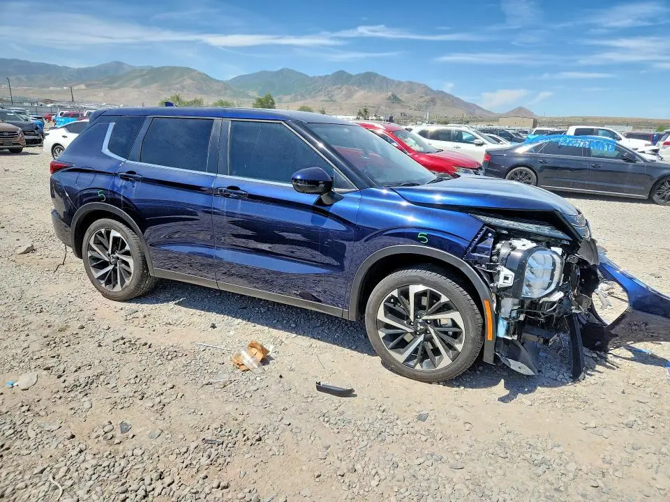 2024 MITSUBISHI OUTLANDER SE  