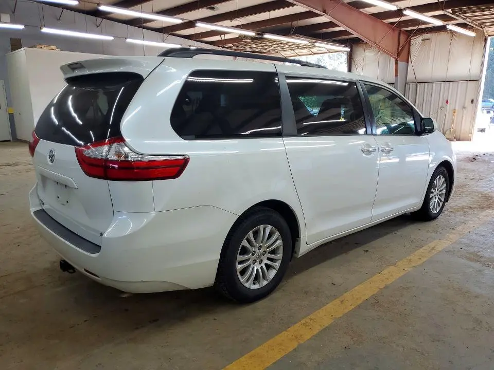 2015 TOYOTA SIENNA XLE 8-PASSENGER  