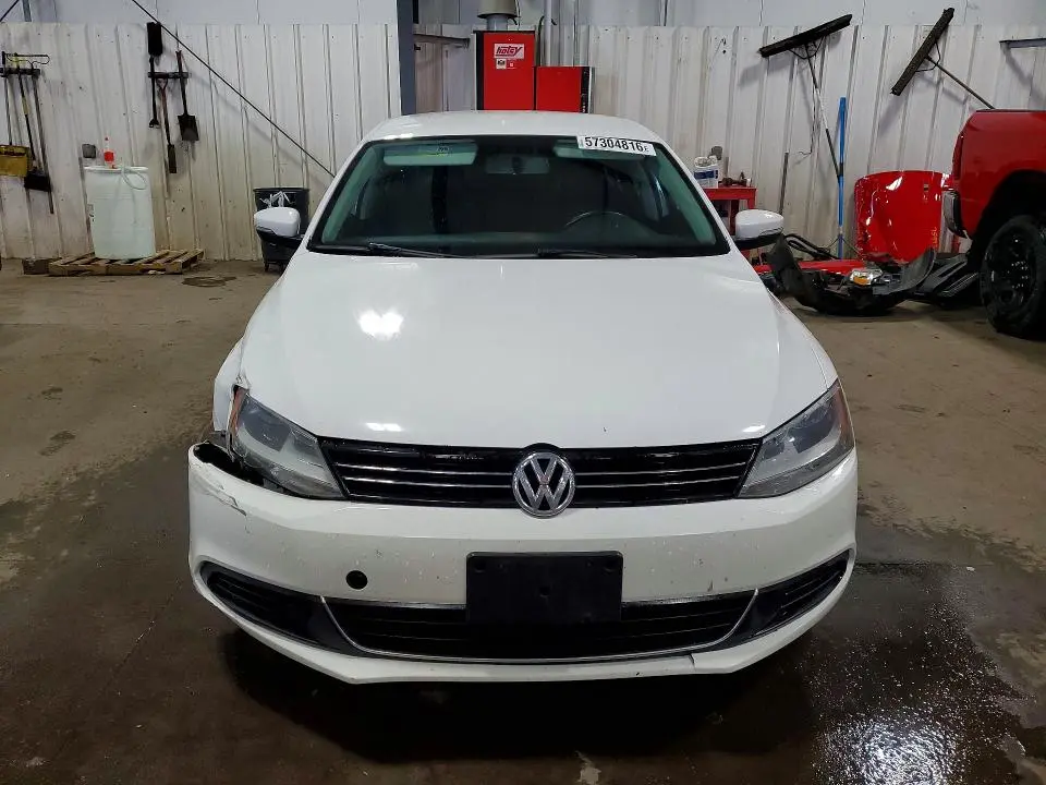 2013 VOLKSWAGEN JETTA SE  