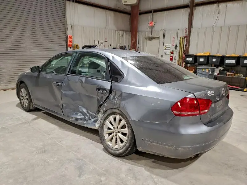 2013 VOLKSWAGEN PASSAT S  