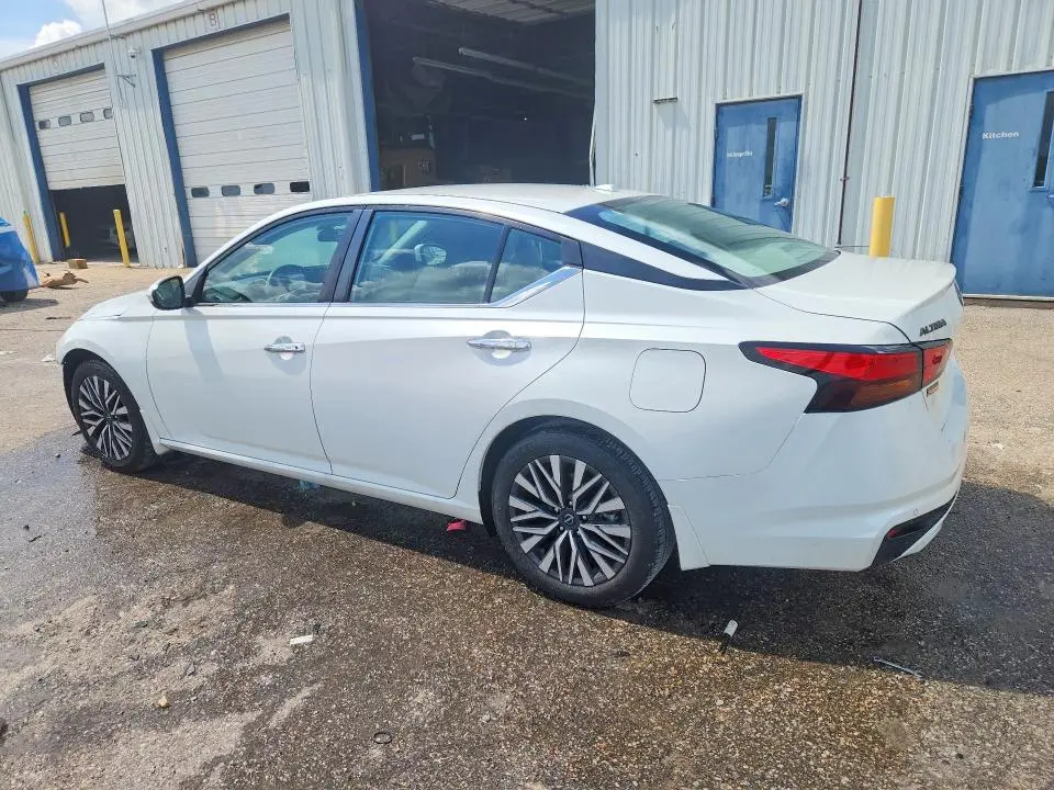 2024 NISSAN ALTIMA SV  