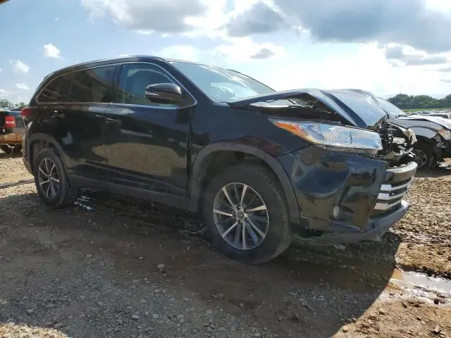 2019 TOYOTA HIGHLANDER SE  
