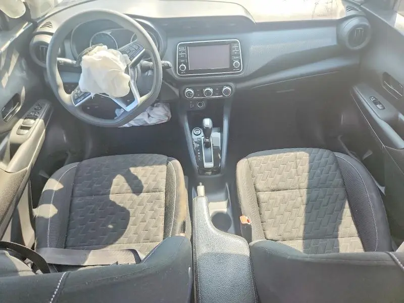 2021 NISSAN KICKS S  