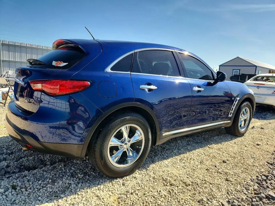2016 INFINITI QX70   