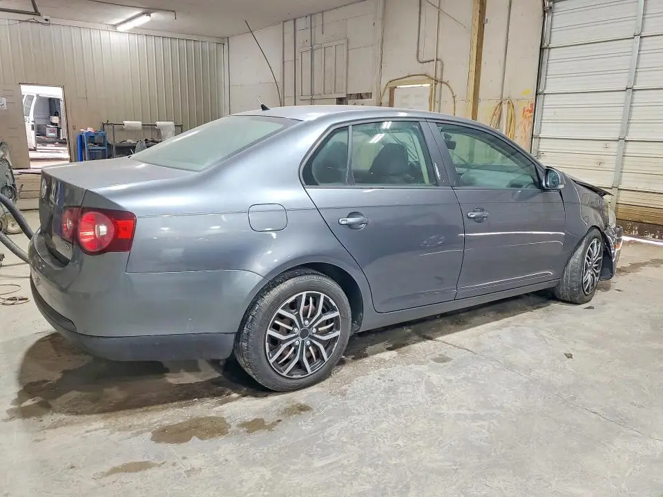 2010 VOLKSWAGEN JETTA S  