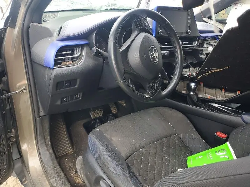 2021 TOYOTA C-HR XLE  